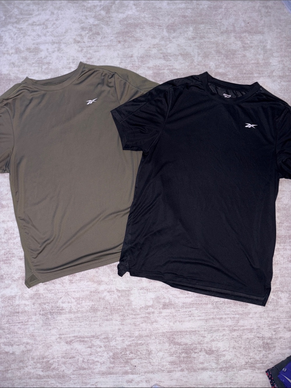 Set of Reebok Men’s Short Sleeve Tees in Olive Green & Black size Medium